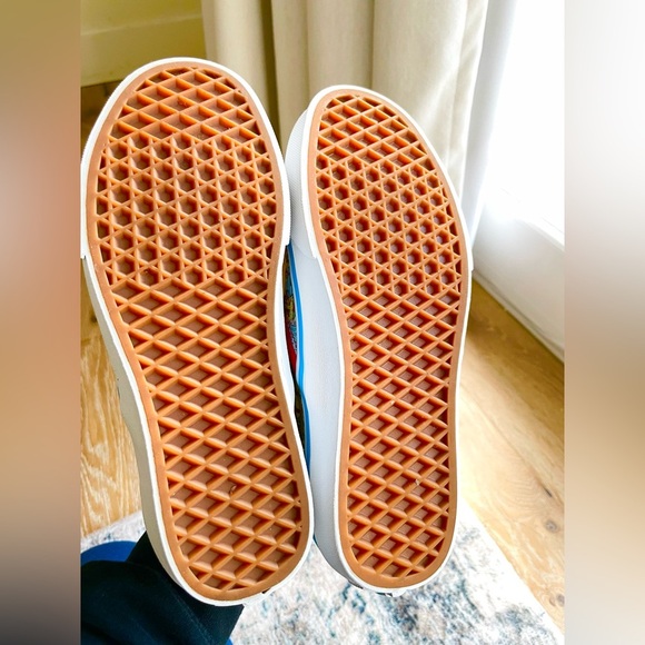Vans X Wheres Waldo Classic Slip On Sneakers Shoes Womens Size 7.5 - Picture 8 of 9